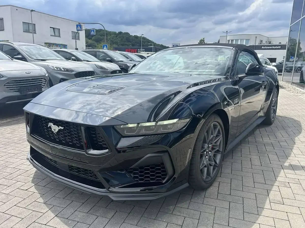 Neu Ford Mustang GT Convertible 446 PS (328 kW) 2026 Absolute black metallic (schwarz) schwarz Cabrio