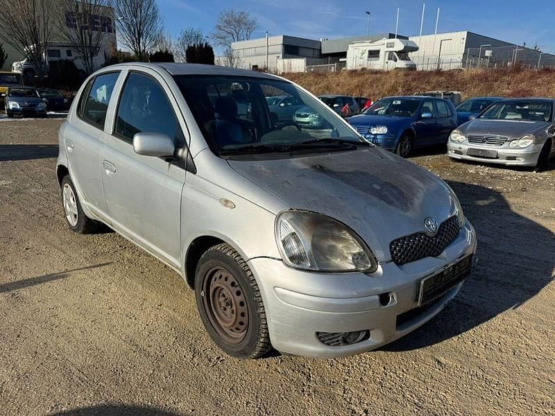 Silber Gebraucht 2005 Toyota Yaris Edition Limousine | 890 € (Superpreis) - Bild 1/4