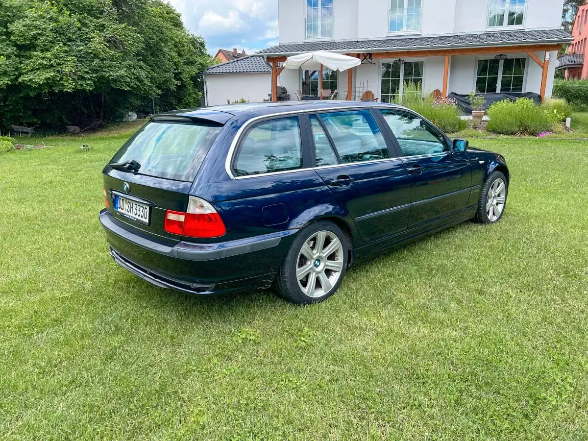 Gebraucht BMW 325 191 PS (140 kW) 2002 Blau Kombi
