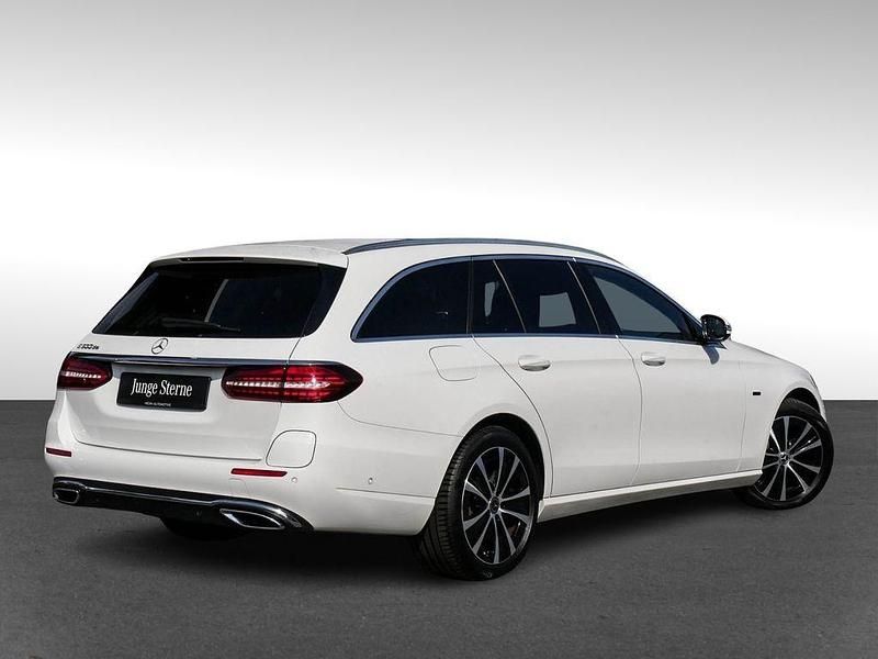 Gebraucht Mercedes E300 Avantgarde 306 PS (225 kW) 2021 Weiß Limousine