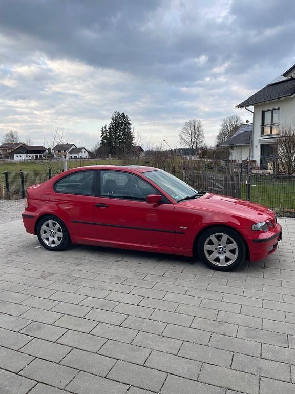 Gebraucht BMW 316 Basis 116 PS (85 kW) 2003 Rot Limousine