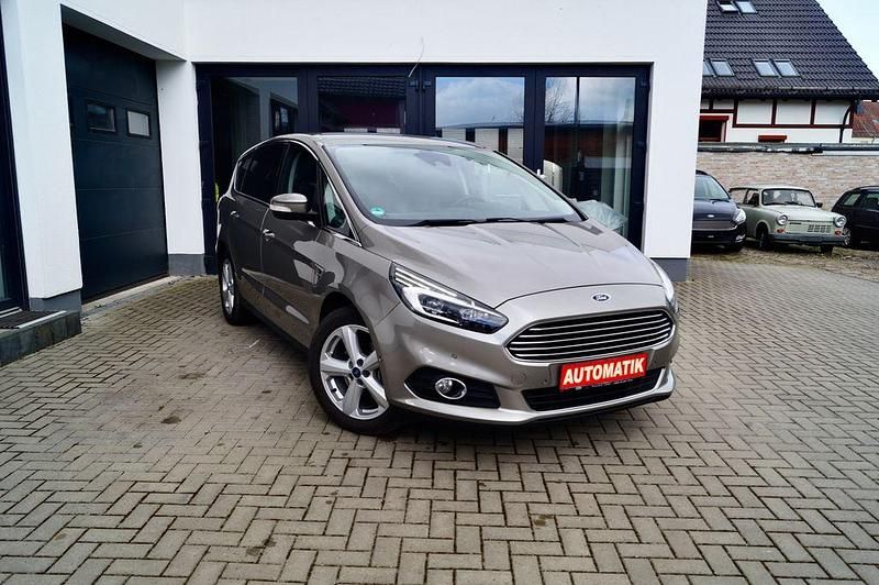 Gebraucht Ford S-MAX Titanium 179 PS (131 kW) 2015 Grau Van / Kleinbus