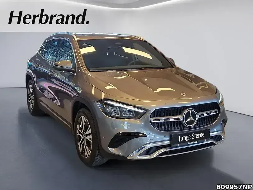 Gebraucht Mercedes GLA200 Progressive 163 PS (119 kW) 2025 Mountaingrau metallic SUV