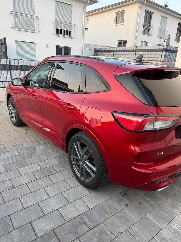 Gebraucht Ford Kuga ST-Line X 190 PS (139 kW) 2022 Rot SUV