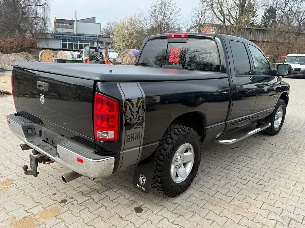 Usado Dodge Ram 345 HP (253 kW) 2006 Preto Pickup