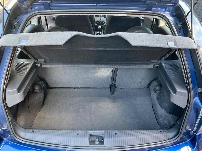 Blau Gebraucht 2005 Opel Corsa Limousine | 1.650 € (Fairer Preis) - Bild 1/4