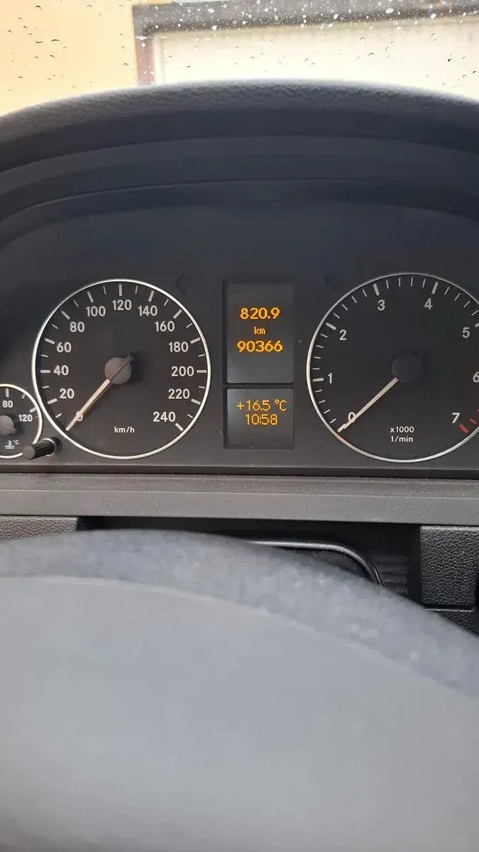 Gebraucht Mercedes A160 Elegance 95 PS (69 kW) 2012 Schwarz Kleinwagen