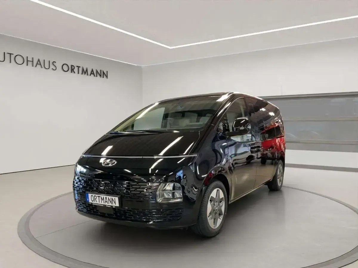 Gebraucht Hyundai Staria Prime 177 PS (130 kW) 2024 Abyss black / mic Van / Kleinbus
