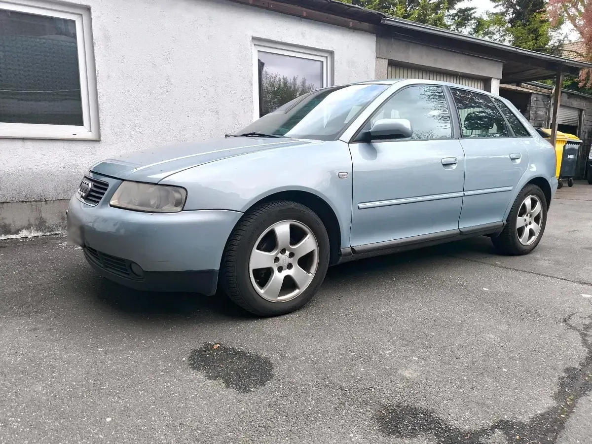 Second-hand Audi A3 101 CP (74 kW) 2003 Albastru Hatchback