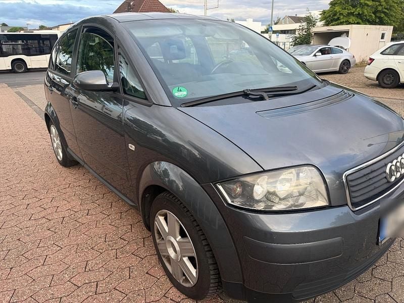 Grau Gebraucht 2005 Audi A2 Kleinwagen | 3.450 € (Guter Preis) - Bild 1/4
