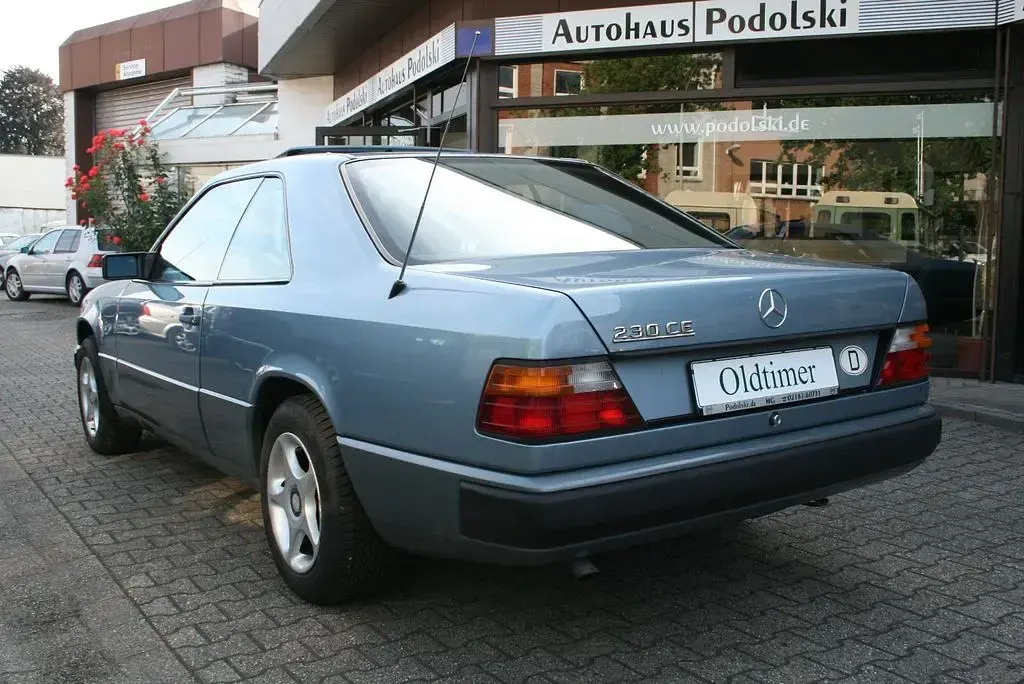 Gebraucht Mercedes 230 132 PS (97 kW) 1988 Blau Coupé