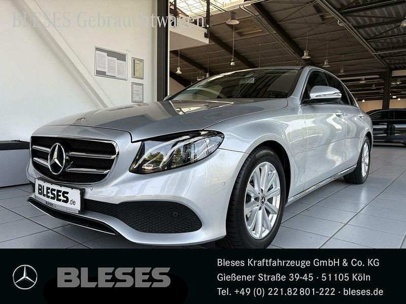 Silber Gebraucht 2019 Mercedes E220 Avantgarde Limousine | 31.450 € (Fairer Preis) - Bild 1/4