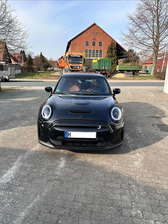 Gebraucht Mini Cooper SE 135 kW (184 PS) 2023 Schwarz Kleinwagen