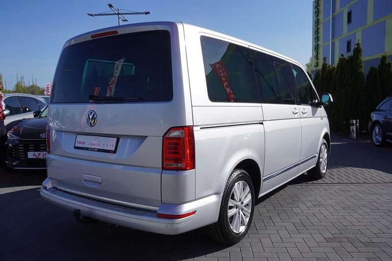 Second-hand VW Multivan Highline 150 CP (110 kW) 2019 Argintiu Monovolum