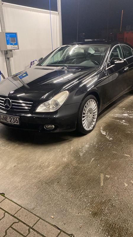 Schwarz Gebraucht 2007 Mercedes CLS320 Limousine | 4.999 € (Guter Preis) - Bild 1/4
