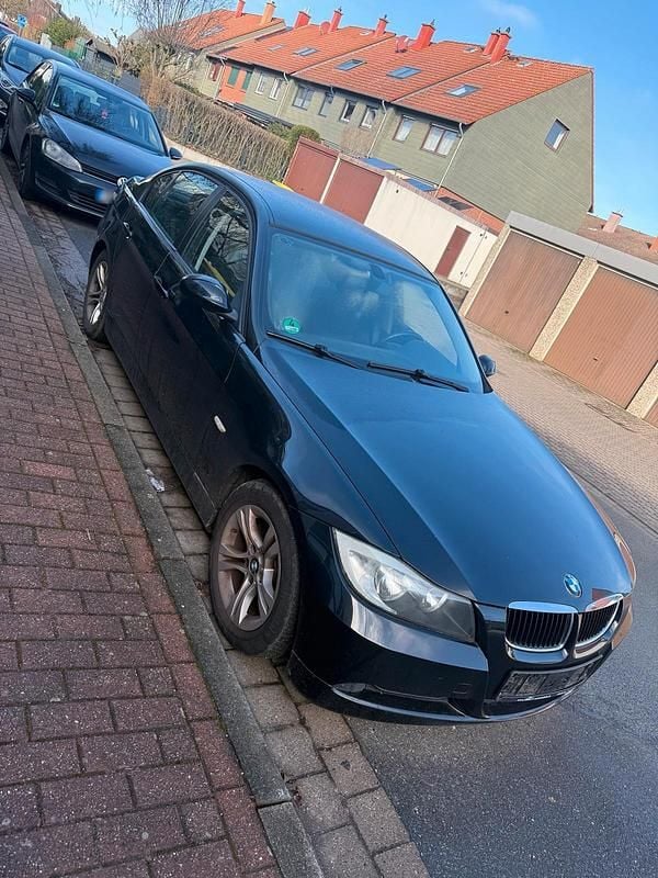 Gebraucht BMW 320 143 PS (105 kW) 2008 Schwarz Limousine