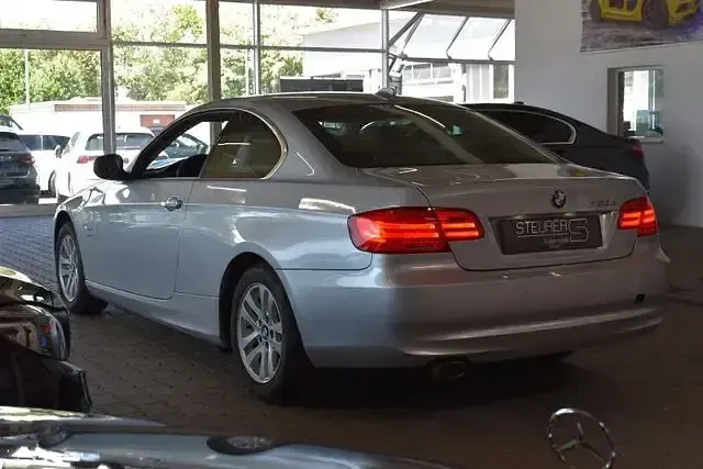 Gebraucht BMW 320 Sport Line 184 PS (135 kW) 2011 Silber Coupé