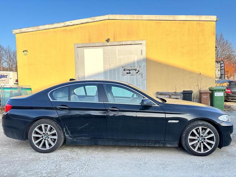 Gebraucht BMW 550 408 PS (300 kW) 2012 Schwarz Limousine