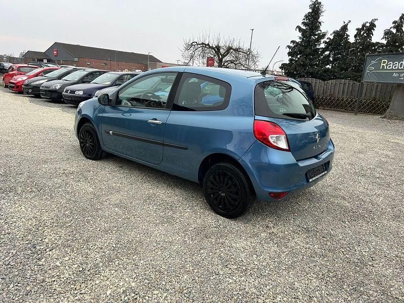 Gebraucht Renault Clio III Expression 75 PS (55 kW) 2010 Kleinwagen
