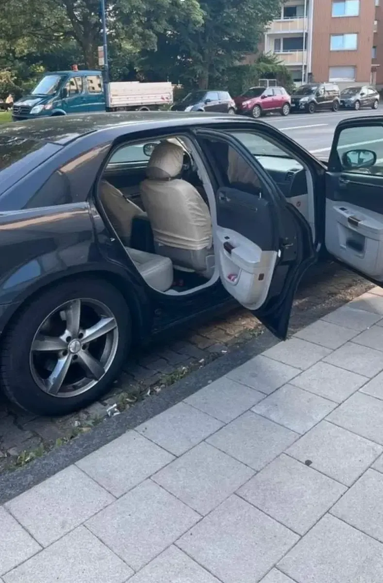 Gebraucht Chrysler 300C 218 PS (160 kW) 2006 Schwarz Limousine