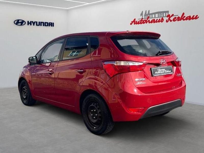 Gebraucht Hyundai ix20 Passion Plus 90 PS (66 kW) 2016 Rot Kleinwagen