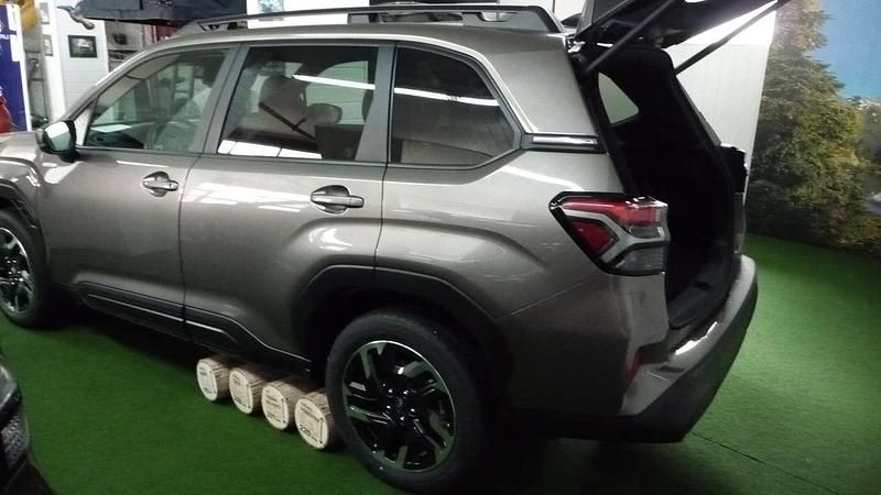 Neu Subaru Forester Exclusive+ 136 PS (100 kW) 2025 Brilliant bronze SUV
