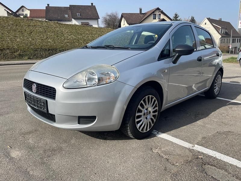 Gebraucht Fiat Punto 69 PS (50 kW) 2012 Silber Kleinwagen