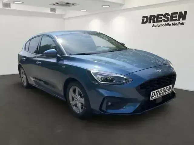 Używany Ford Focus ST-Line 155 KM (114 kW) 2020 Niebieski Sedan/Limuzyna