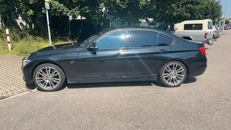 Schwarz Gebraucht 2012 BMW 328 Sport Line Limousine | 10.900 € (Fairer Preis) - Bild 1/4