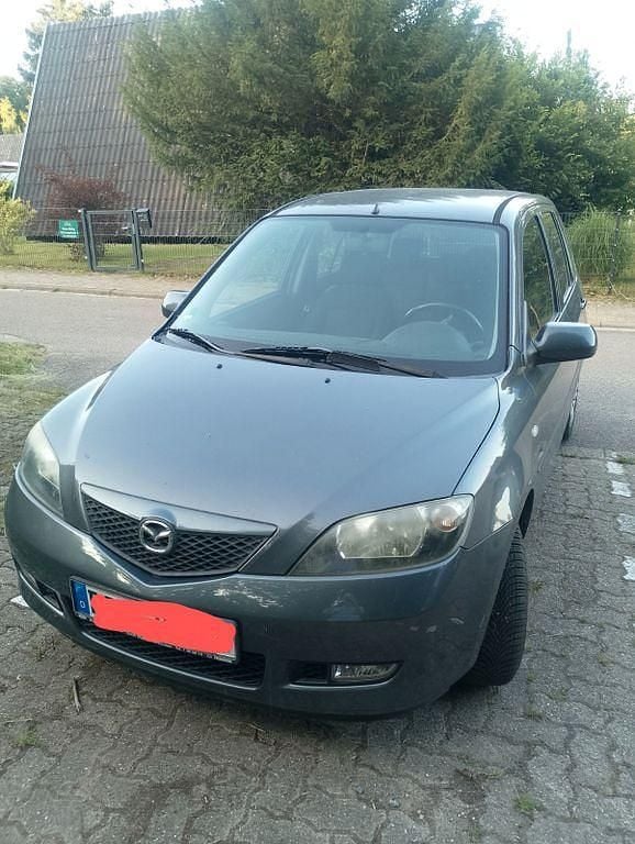 Grau Gebraucht 2005 Mazda 2 Limousine | 2.200 € (Fairer Preis) - Bild 1/4
