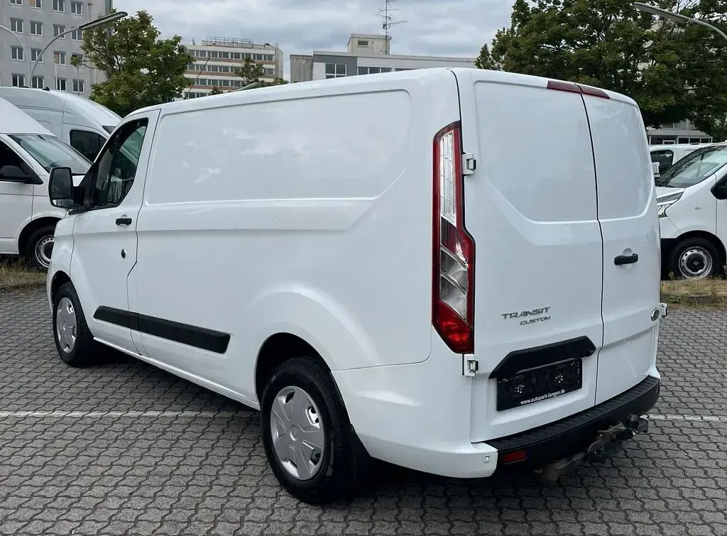 Gebraucht Ford 300 131 PS (96 kW) 2021 Weiß Van / Kleinbus