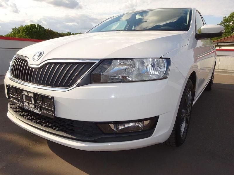 Weiß Gebraucht 2018 Skoda Rapid Active Limousine | 6.490 € (Fairer Preis) - Bild 1/4