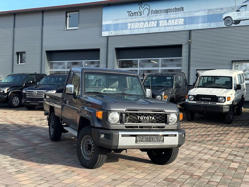 Grau Neu 2024 Toyota Land Cruiser SUV | 64.500 € (Superpreis) - Bild 1/4