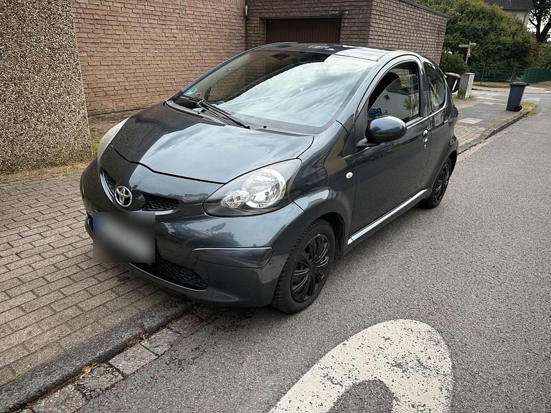 Schwarz Gebraucht 2005 Toyota Aygo Kleinwagen | 1.500 € (Fairer Preis) - Bild 1/4