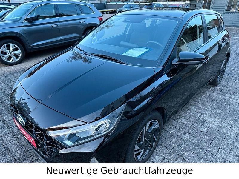 Gebraucht Hyundai i20 Select 101 PS (74 kW) 2021 Schwarz Kleinwagen