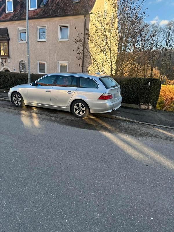 Gebraucht BMW 525 197 PS (144 kW) 2007 Silber Kombi