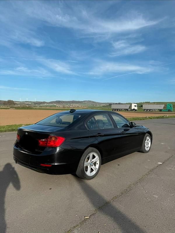 Gebraucht BMW 316 136 PS (100 kW) 2013 Schwarz Limousine