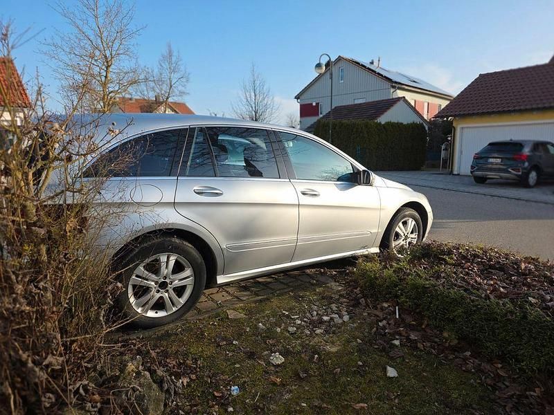 Gebraucht Mercedes R320 224 PS (164 kW) 2007 Silber Van / Kleinbus