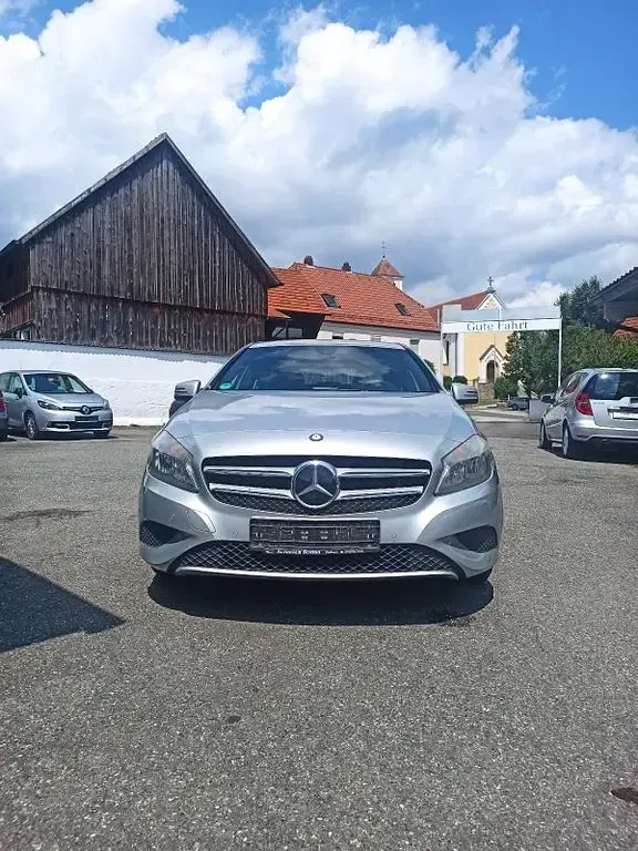 Gebraucht Mercedes A180 109 PS (80 kW) 2013 Silber Kleinwagen