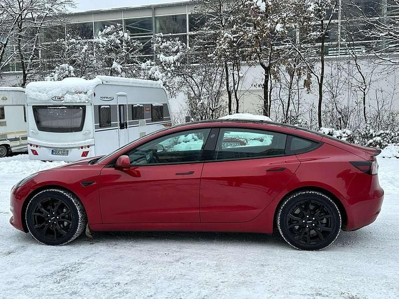 Rot Gebraucht 2022 Tesla Model 3 Limousine | 35.000 € (Teuer) - Bild 1/4