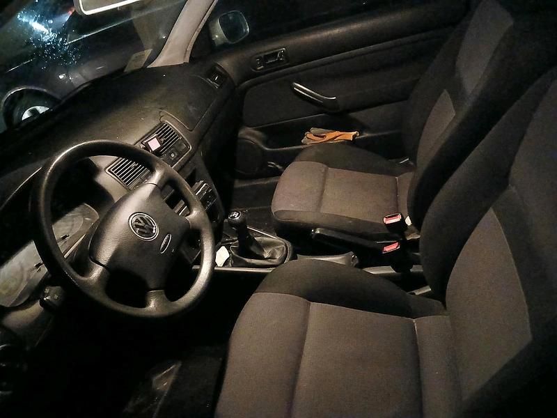 Gebraucht VW Golf IV 105 PS (77 kW) 2002 Silber Kleinwagen