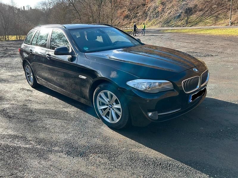 Gebraucht BMW 520 184 PS (135 kW) 2011 Schwarz Kombi