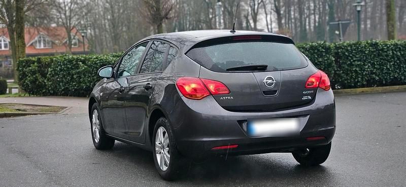 Gebraucht Opel Astra 100 PS (73 kW) 2011 Andere farben Kleinwagen