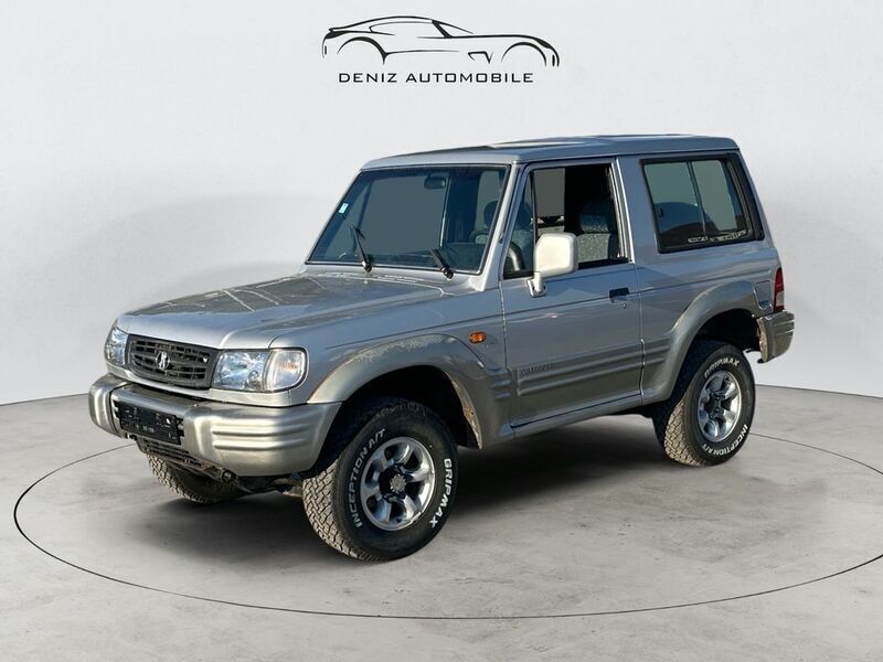 Grau Gebraucht 1999 Hyundai Galloper SUV | 4.450 € - Bild 1/4