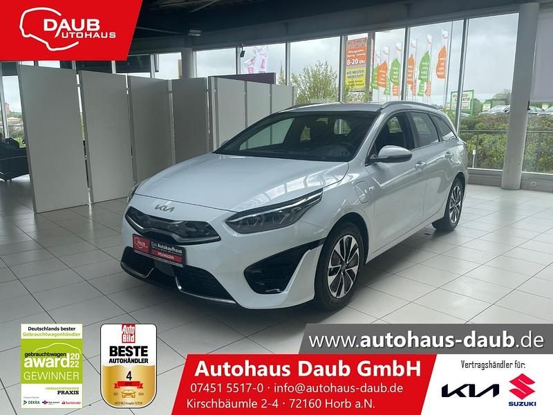 Weiß Gebraucht 2024 Kia Ceed Sportswagon Spirit Kombi | 28.770 € (Etwas zu teuer) - Bild 1/4