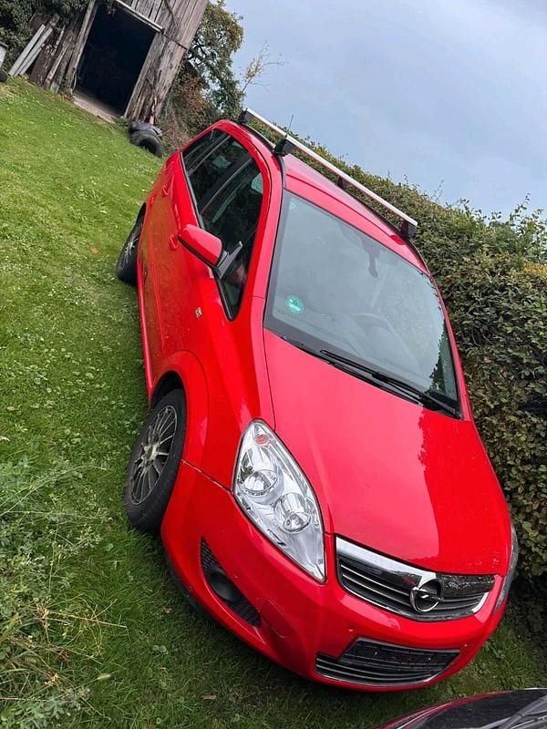 Rot Gebraucht 2009 Opel Zafira Kombi | 1.750 € (Fairer Preis) - Bild 1/4