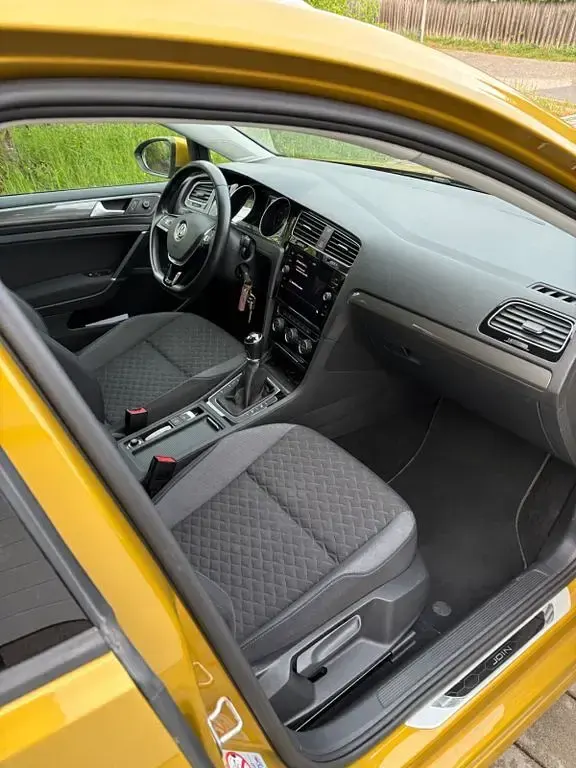 Second-hand VW Golf VII Join 125 CP (91 kW) 2018 Auriu Break