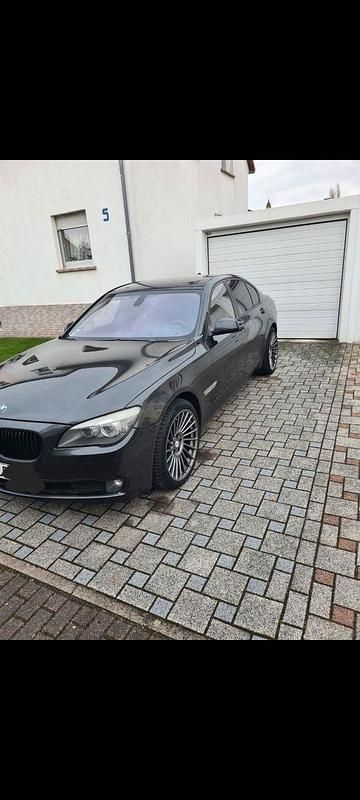 Gebraucht BMW 740 306 PS (225 kW) 2010 Grau Limousine