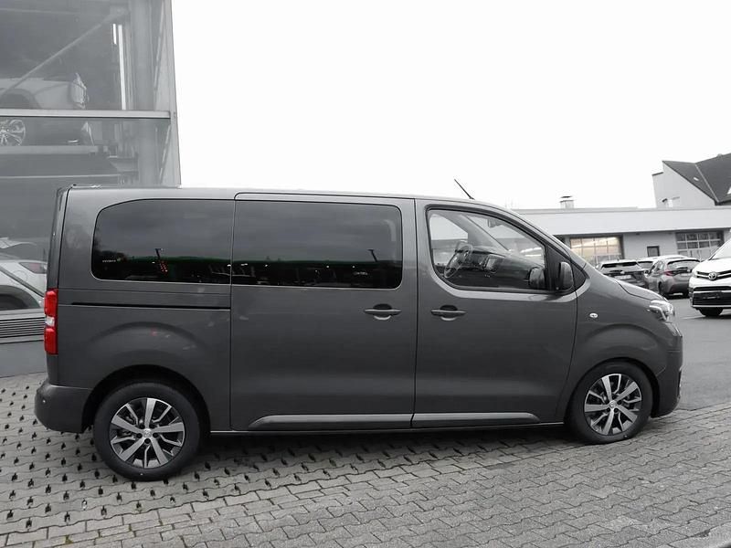 Gebraucht Toyota Proace Verso Executive 177 PS (130 kW) 2024 Basaltgrau metallic Kombi
