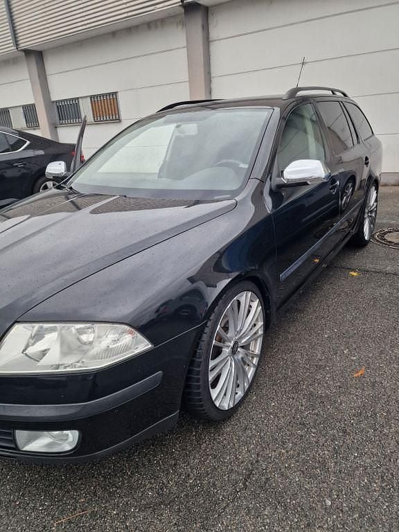 Schwarz Gebraucht 2009 Skoda Octavia Team Edition Kombi | 3.550 € (Guter Preis) - Bild 1/4